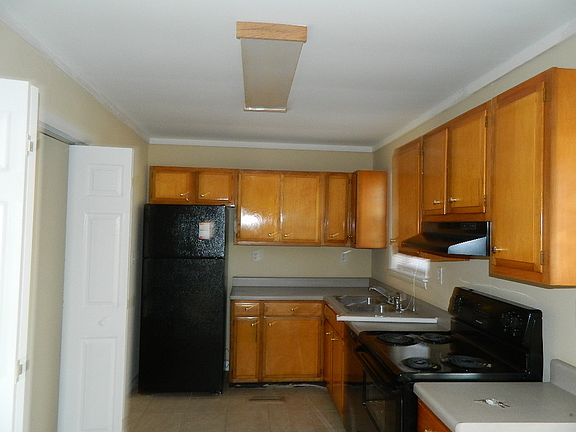 3rd image of 510 Woodbury St