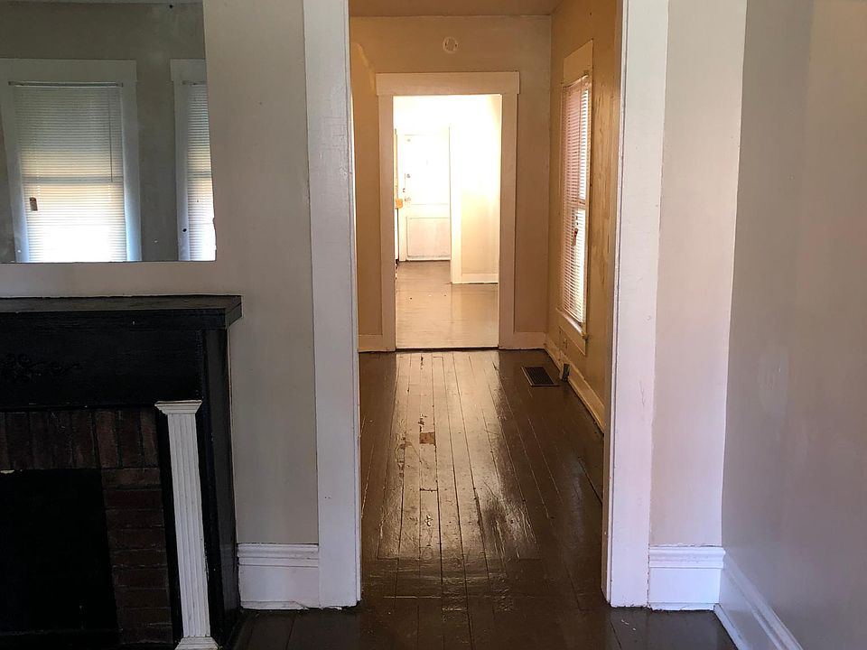 1st image of 2215 Bank St