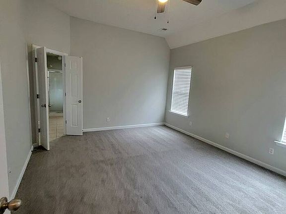5th image of 3126 Peachtree Dr