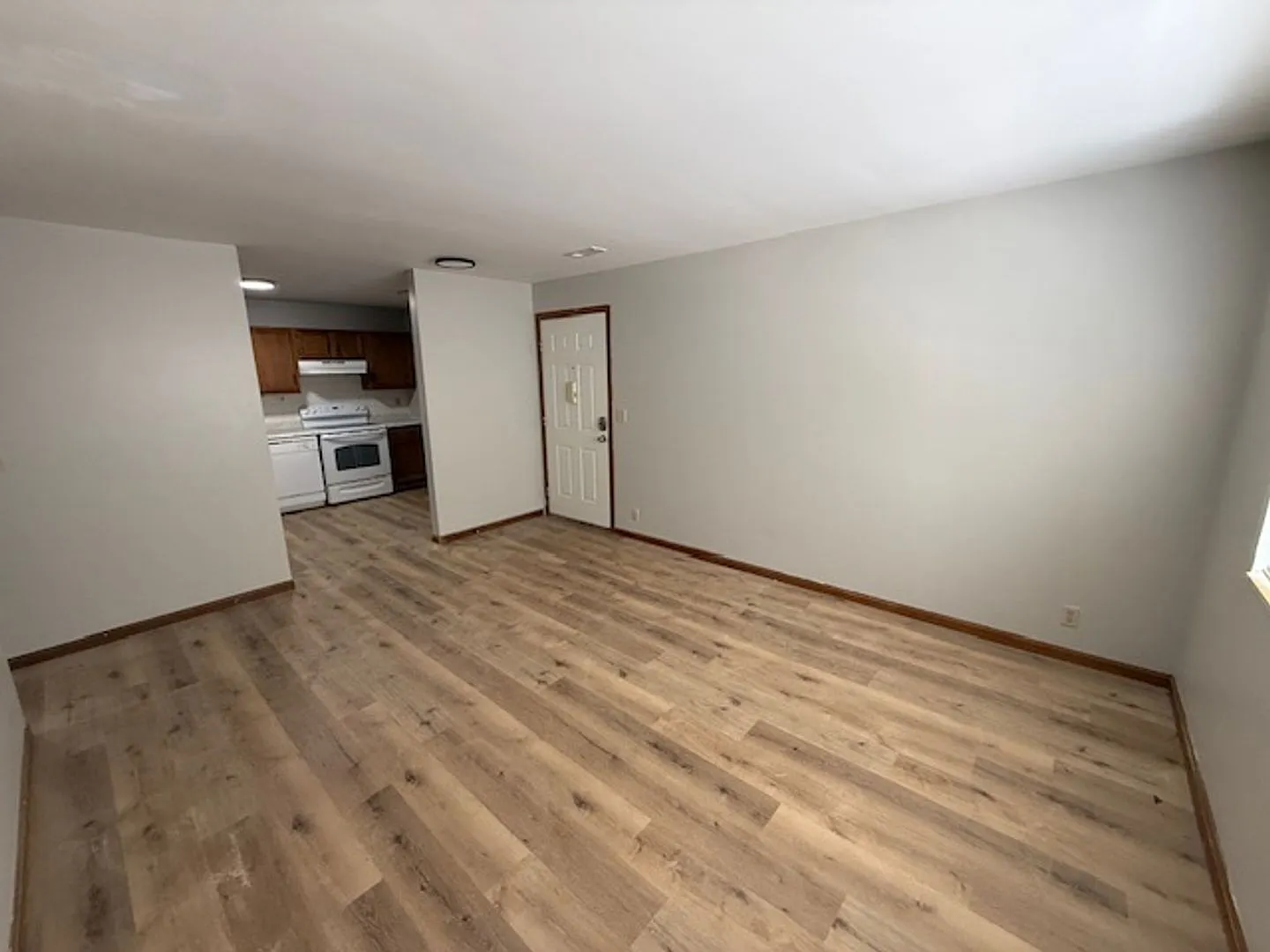 3 bed, 1.5 bath, $1,100 — Photo 3