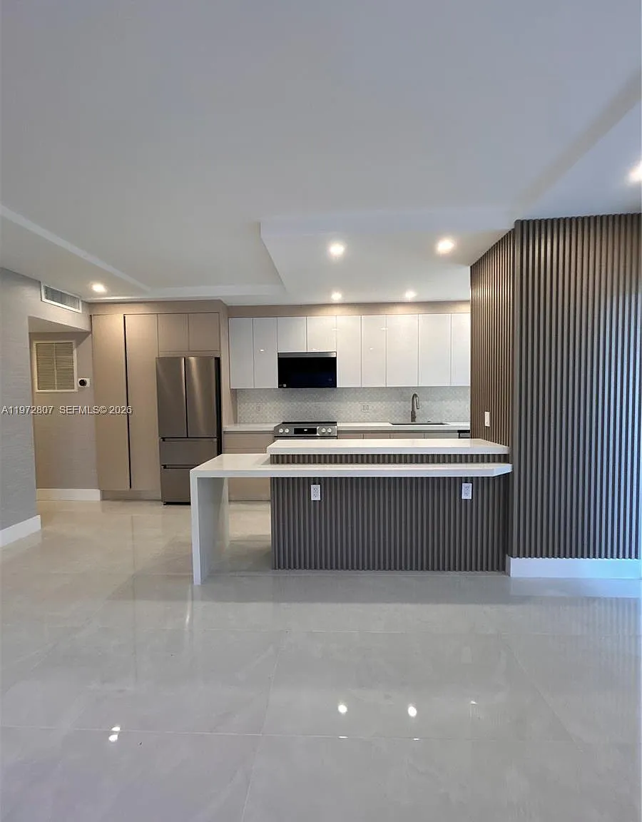 Keystone Gardens Condo — Photo 1