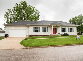 623 W 2nd St, Tipton, IA 52772