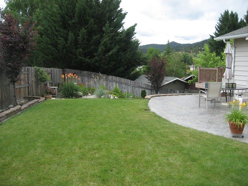 2nd image of 900 Arlene Ct