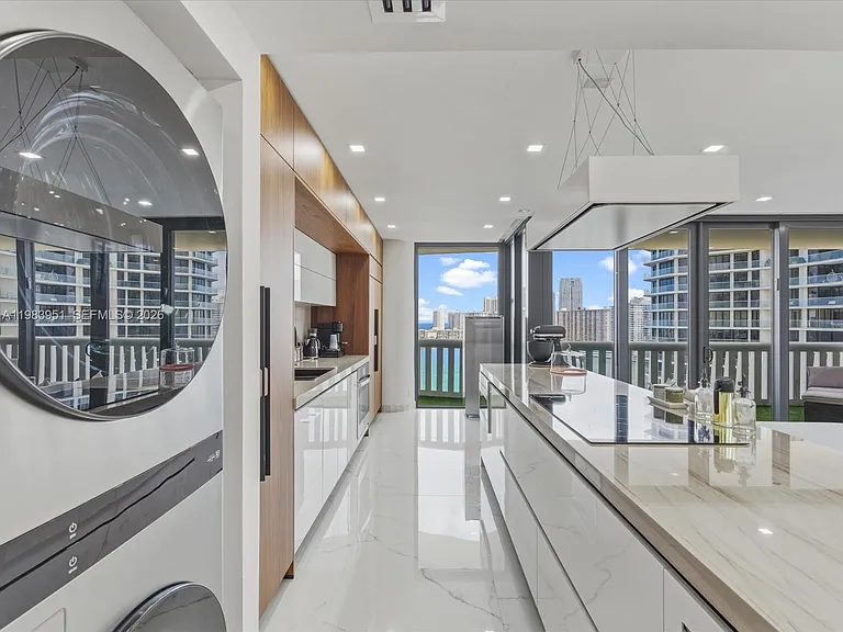 3000 Island Blvd #1501 — Photo 7