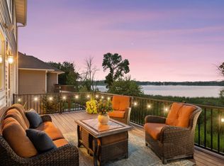2444 Woods Dr, Victoria, MN 55386