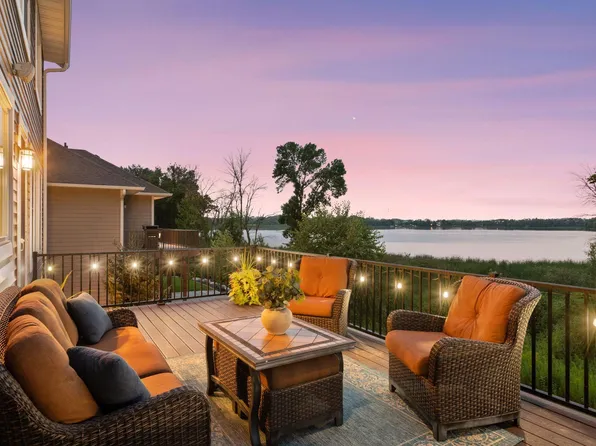2444 Woods Dr, Victoria, MN 55386