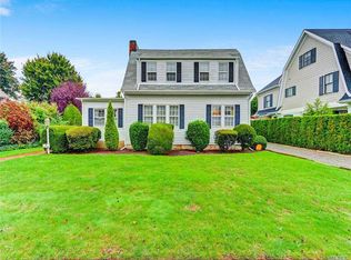 1 Cedar Pl, Garden City, NY 11530