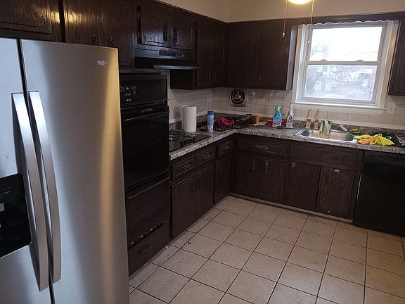 5th image of 128 Vredenburgh Ave #3