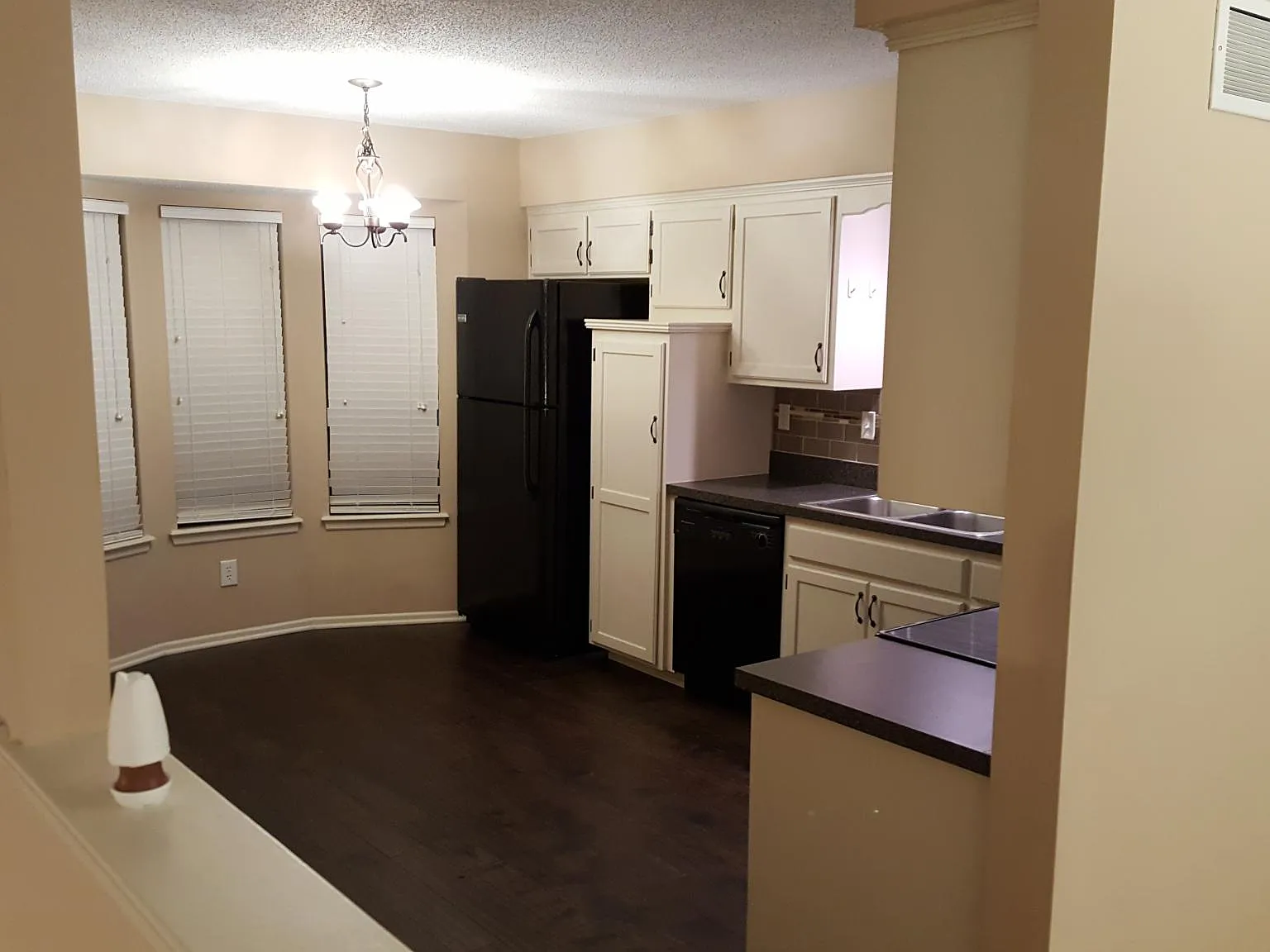 4 bed, 1590 sqft, $2,500 — Photo 4