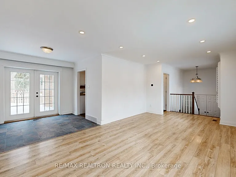 24 Fenelon Dr — Photo 13