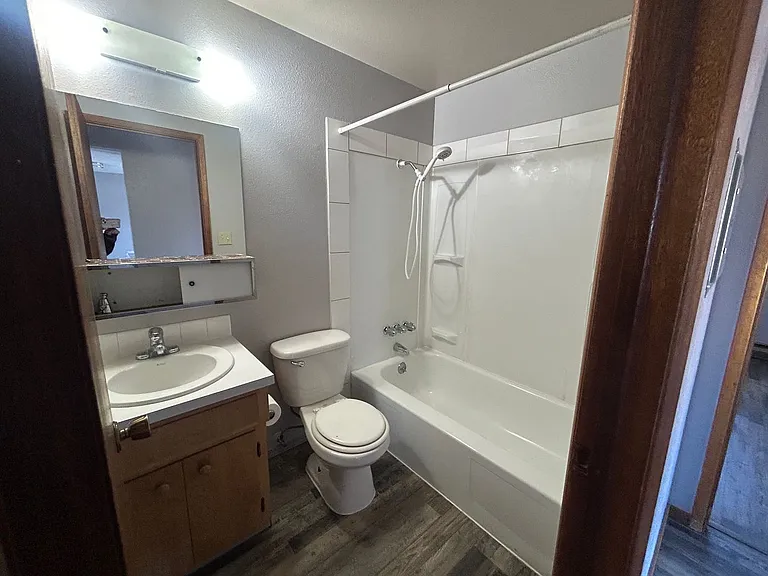 126 E Barker St — Photo 5