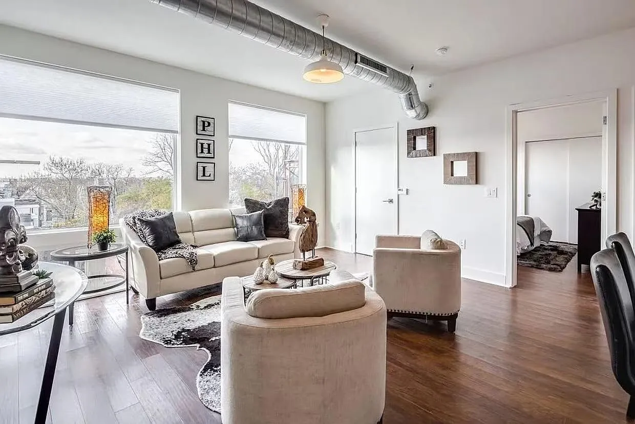 2617 W Girard Ave — Photo 1