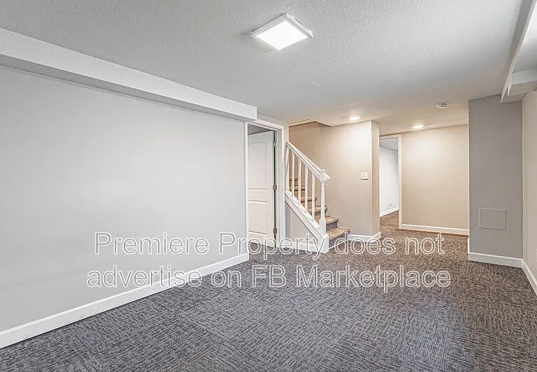 239 S Mill St — Photo 11