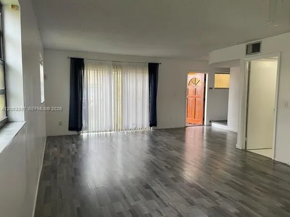 13721 SW 84th St APT G, Miami, FL 33183