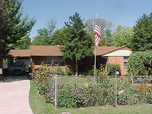 1st image of 107 W Park Dr