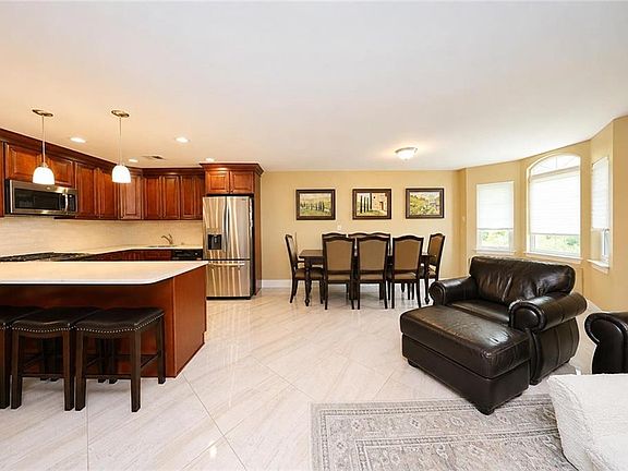 3rd image of 23 Wiltshire Ln