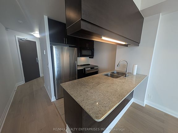 5th image of 1055 Southdown Rd #802