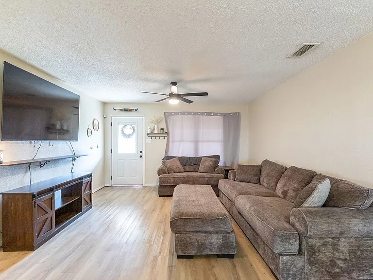 3818 Wake Forest Ln — Photo 7