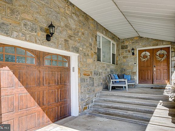 3rd image of 421 Fireside Ln
