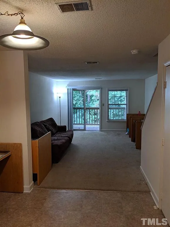 2 bed, 1105 sqft, $1,500 — Photo 2