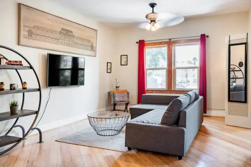 1 bed, 400 sqft, $2,685 — Photo 2