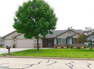 308 Butterfield Ct, Wrightstown, WI 54180