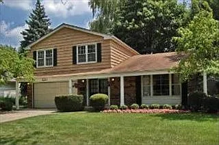 2221 Strawberry Ln photo 1