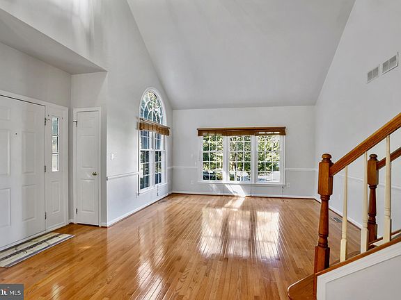 3rd image of 3725 Freehill Ln