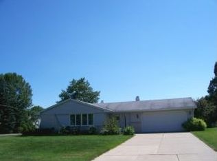 1319 Skylark Ln, Green Bay, WI 54313