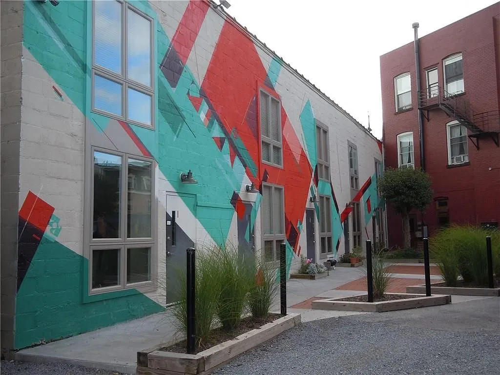 1 bed, 1.0 bath, 868 sqft, $1,350 — Photo 2