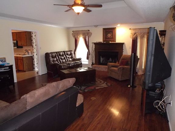 3rd image of 3947 Sweetwater Dr