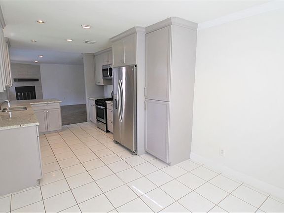 2nd image of 5911 Saxon Dr