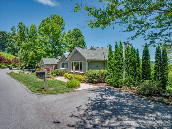 2 Meadow Ridge Ln, Hendersonville, NC 28739