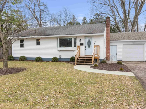 19 Murray Road, Essex Junction, VT 05452