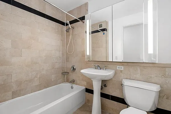 Rented by Oxford Property Group | media 6