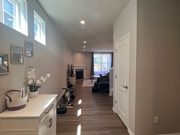 3rd image of 2830 Dillon Dr