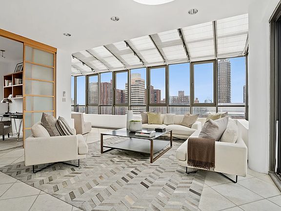 5th image of 1095 Park Ave APT A