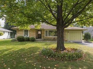 15 Hawthorne Rd, Hopkins, MN 55343