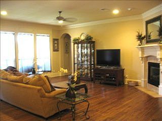 3rd image of 204 Versailles Ln