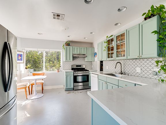 5th image of 467 Canyon Vista Dr