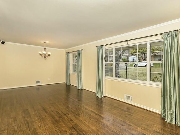 4th image of 8122 San Leandro Dr