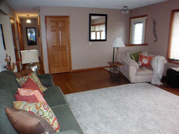 4th image of 607 Betsy Ross Ln
