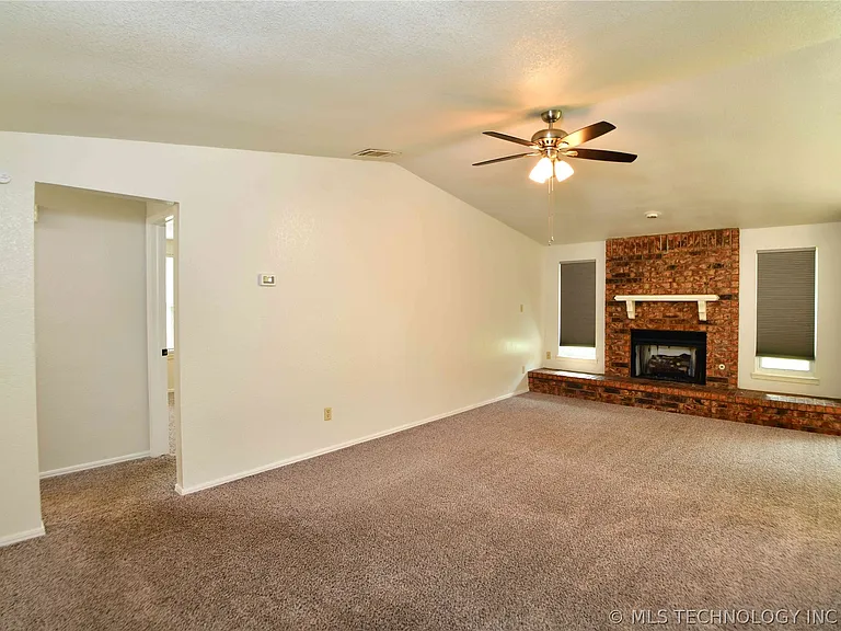 10056 S 91st East Ave — Photo 4