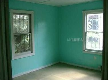 2nd image of 122 Murphy St