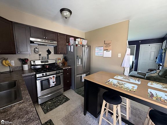 4th image of 4105 Union St