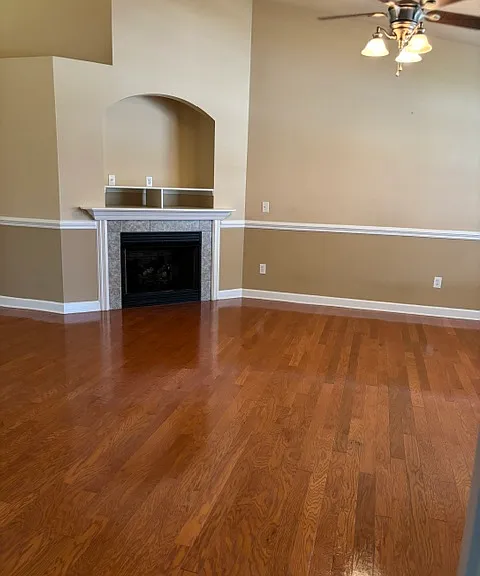 879 Vandenburg Dr — Photo 2