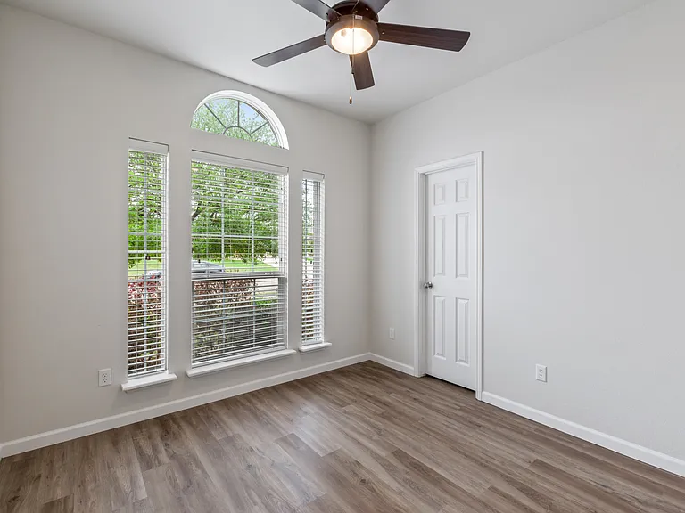 8011 Fieldstone Dr — Photo 17
