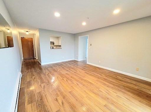 5th image of 100 Grand View Ave APT 14C