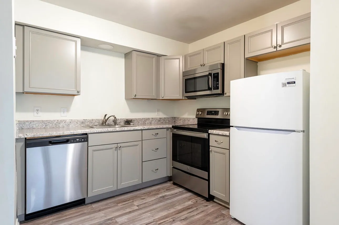 2 bed, 1.5 bath, 988 sqft, $1,650 — Photo 2
