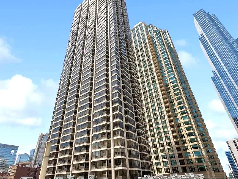 1st image of 30 E Huron St APT 1109